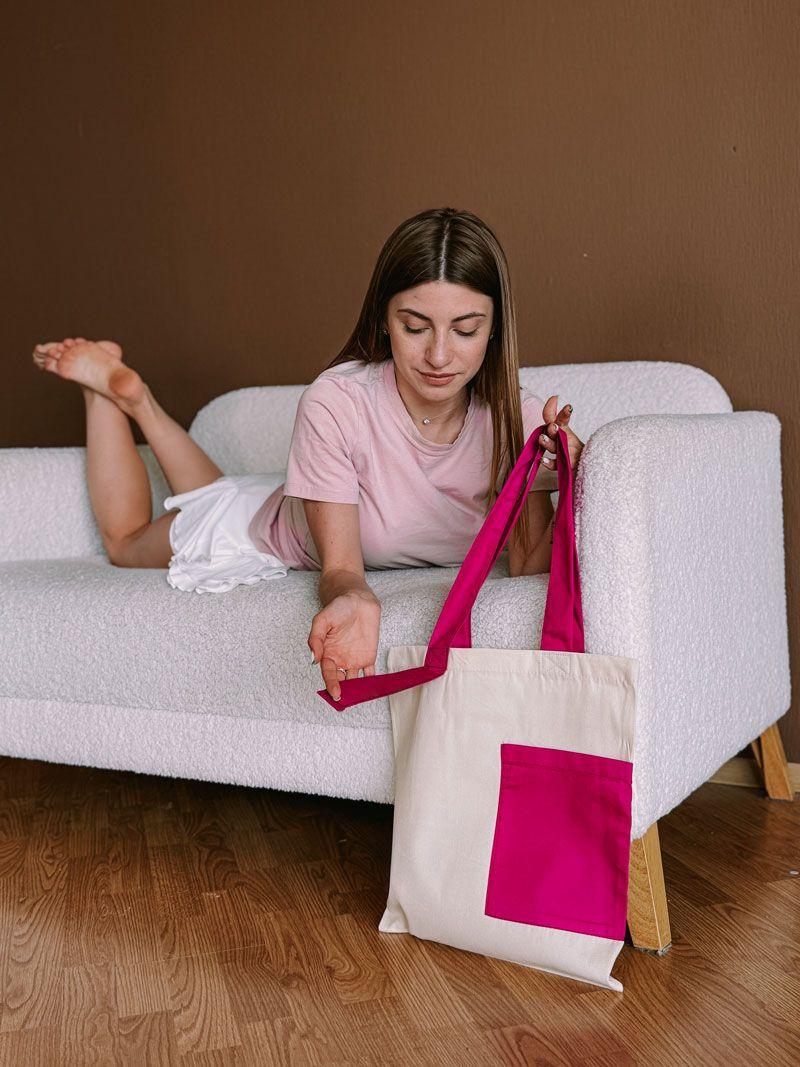 Бежева шопер-сумка з саржі з рожевими ручками і зовнішньою кишенею - стильна екосумка для покупок і щоденного використання без друку, розмір: 38см х 40см