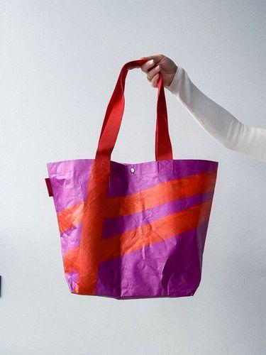 Шопер-сумка з Тайвеку - ультралегка водостійка екосумка з червоними ручками для покупок і streetwear-образів без друку розмір: 49см х 32см х 20см