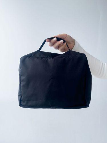 Чорний органайзер-сумка з плащівки на блискавці з відділеннями - компактна косметичка або дорожній кейс для аксесуарів без друку розмір: 24см х 18см х 10см