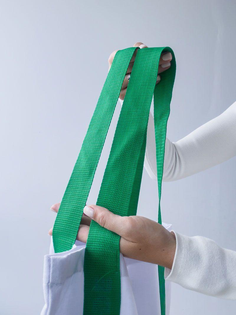 Біла еко-сумка з саржі з довгими зеленими ручками – міцний шопер для покупок і щоденного використання без друку, розмір: 38см х 42см