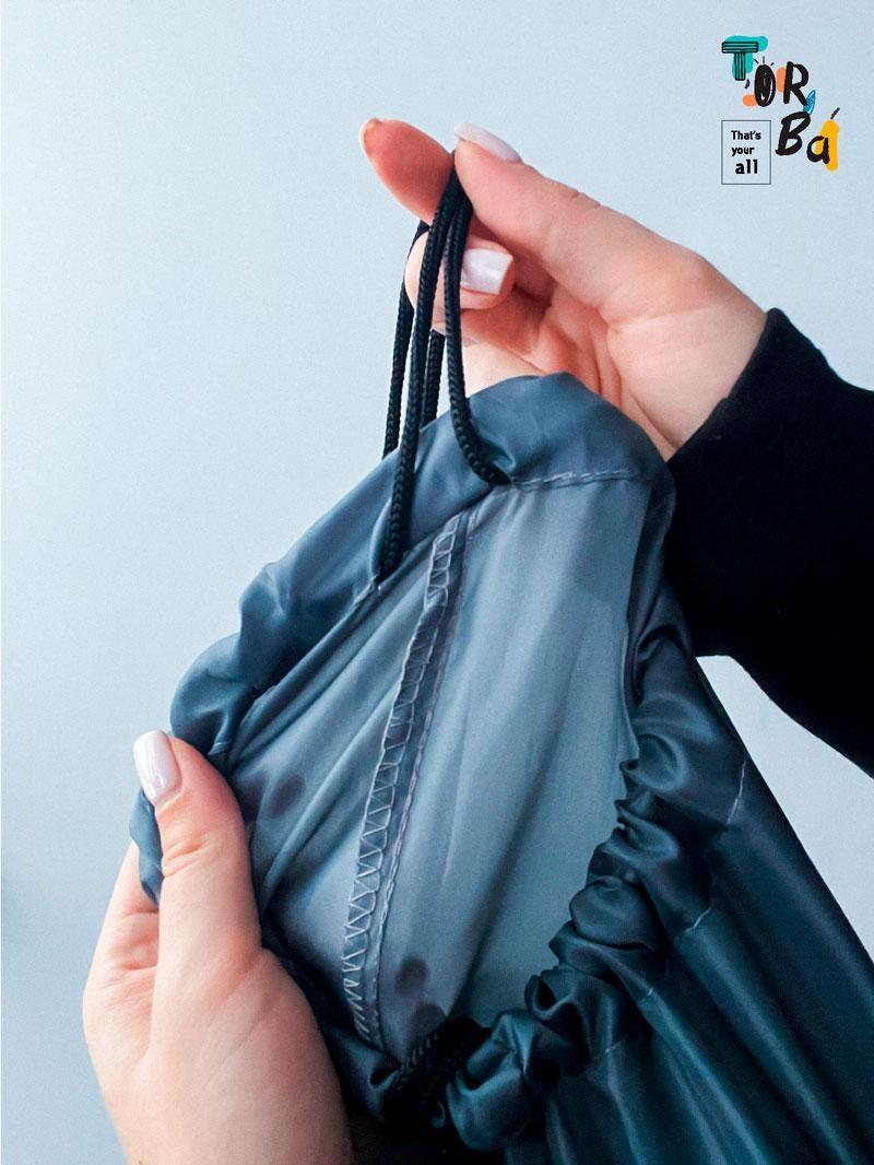 Рюкзачок из нейлона серый со светоотражающей лентой без печати Размер: 35cм х 40см