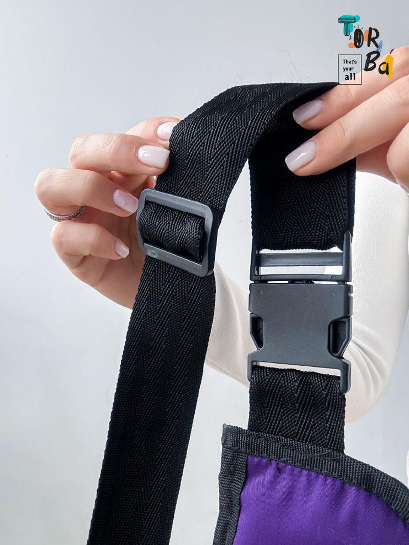 Зручна фіолетова бананка з кишенькою на застібці-блискавці, з чорним ременем з регулюванням довжини, без друку, розмір: 30см х 15см