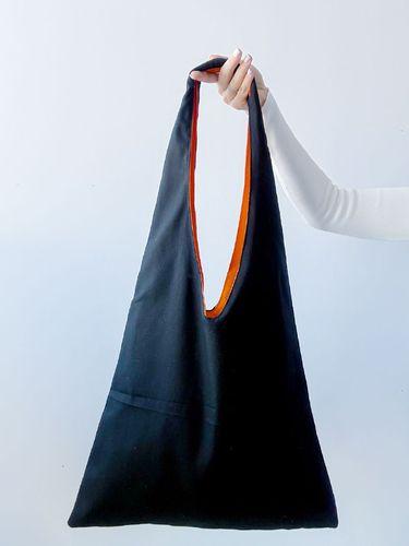Черная сумка-пакет из натуральной ткани, с яркой оранжевой подкладкой, без печати, размер: 43см х 80см