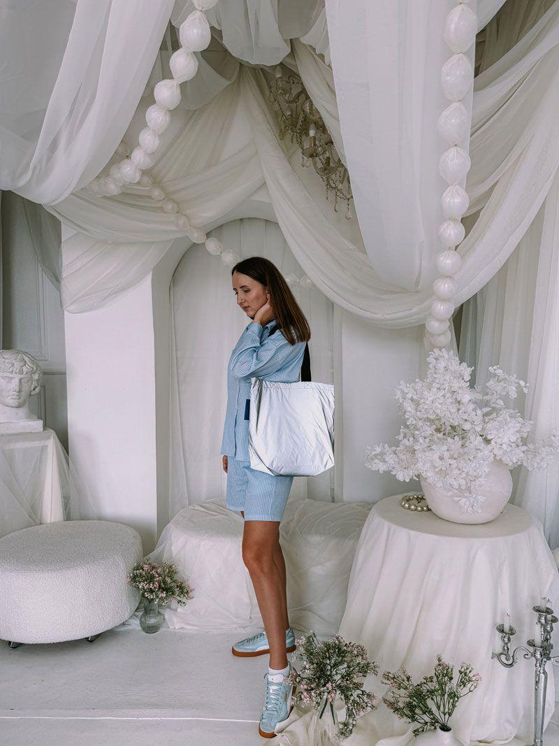 Шопер зі світловідбивної плащівки з чорними ручками — стильна рефлективна сумка для покупок та щоденного використання без друку розмір: 47см х 35см х 12см