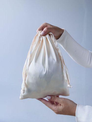 Атласний мішечок на зав’язках — елегантний тканинний пакет для подарунків та пакування аксесуарів без друку розмір: 21см х 29см