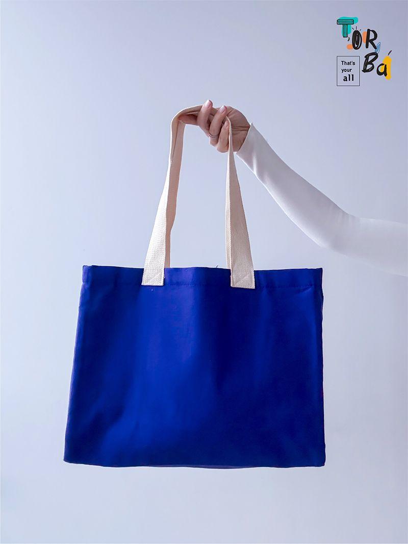 Вместительная тканевая синяя сумка с декоративным элементом в виде сапога, без печати, размер: 40см х 30см х15см