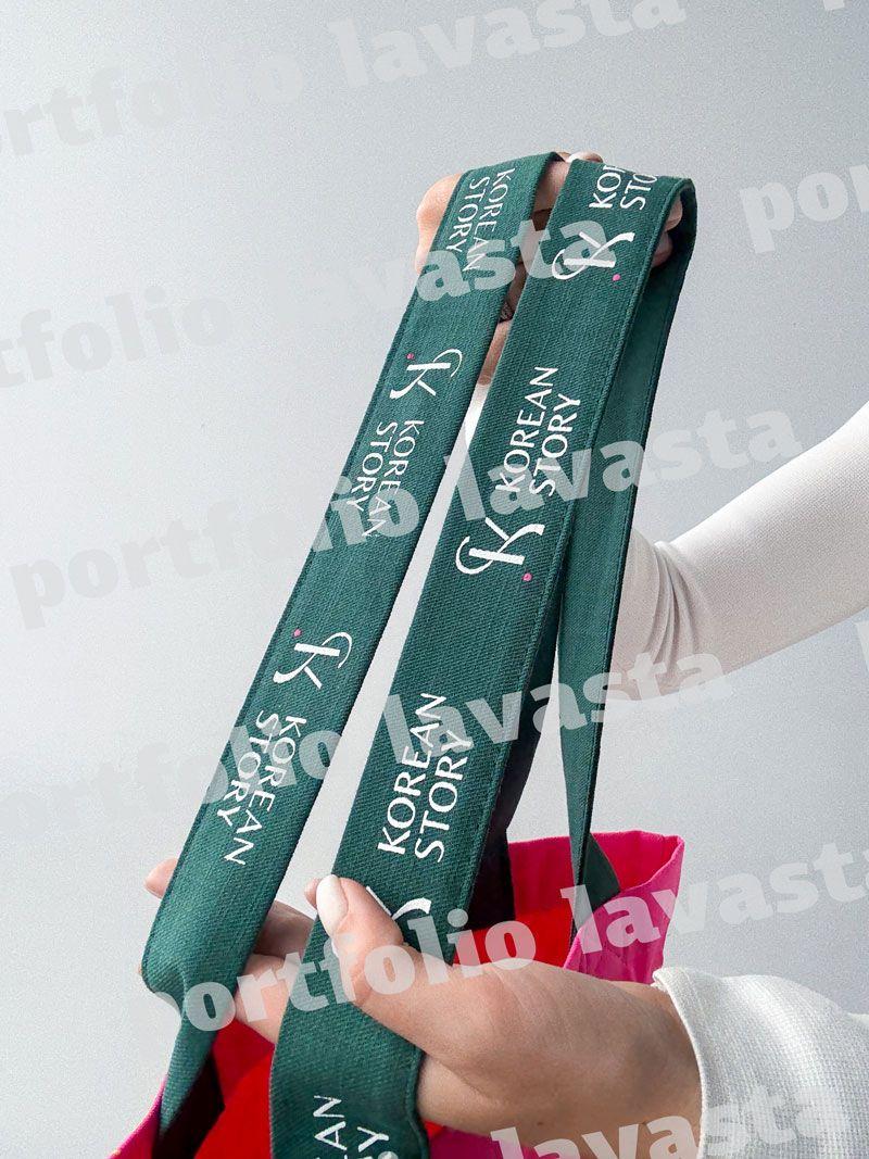 Яскрава рожева шопер-сумка з саржі з темно-зеленими ручками - стильна та міцна екосумка для покупок і щоденного використання  без друку, розмір: 41см х 41см х 11см