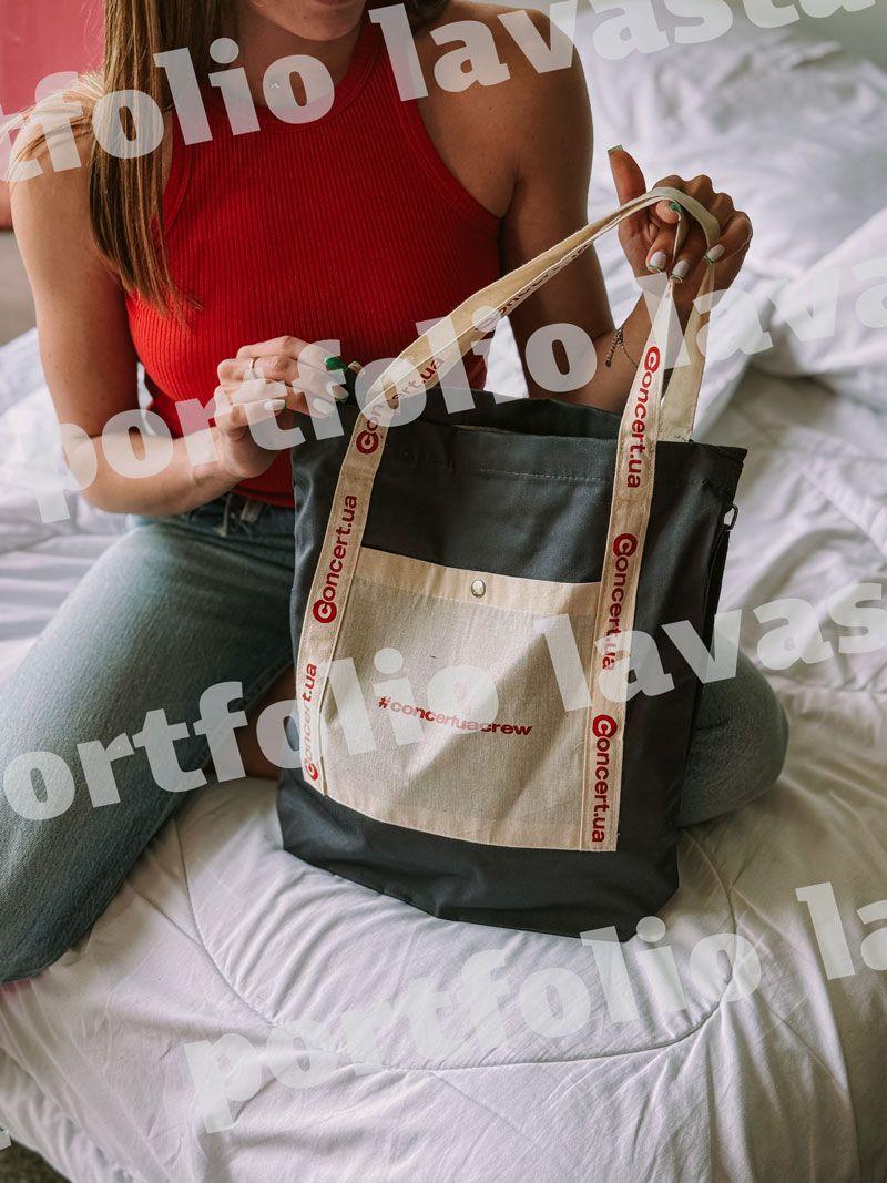 Темно-синя екосумка з довгим регульованим ремінцем і контрастною кишенею - універсальний шопер із бавовни без друку, розмір: 35см х 38см х 7 см