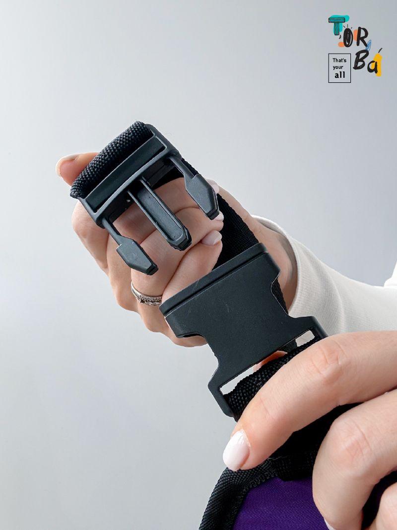 Зручна фіолетова бананка з кишенькою на застібці-блискавці, з чорним ременем з регулюванням довжини, без друку, розмір: 30см х 15см