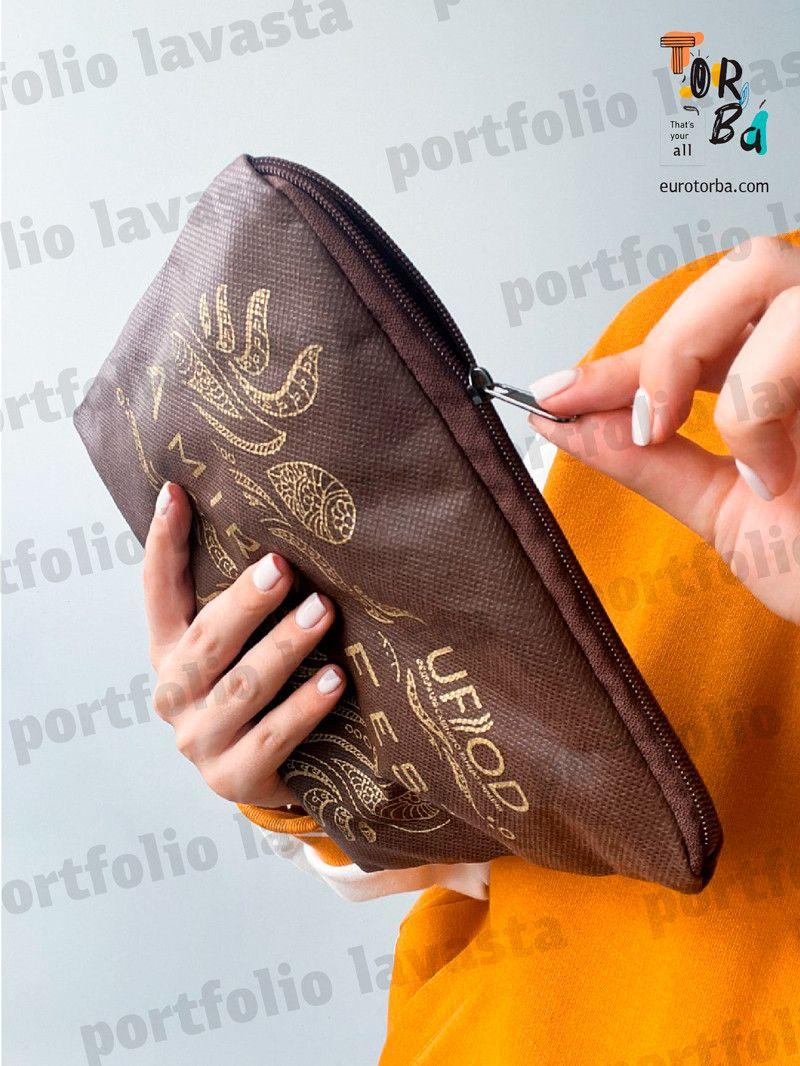 Косметичка из спанбонда на молнии без печати Размер: 15см х 11см