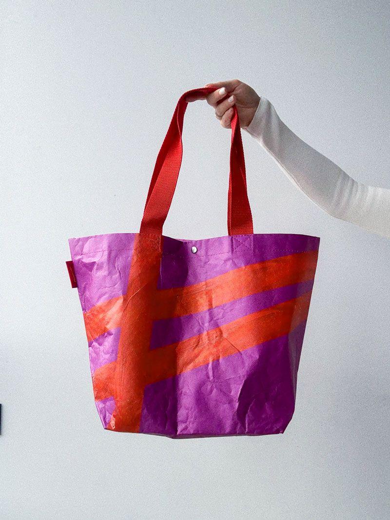 Шопер-сумка з Тайвеку - ультралегка водостійка екосумка з червоними ручками для покупок і streetwear-образів без друку розмір: 49см х 32см х 20см