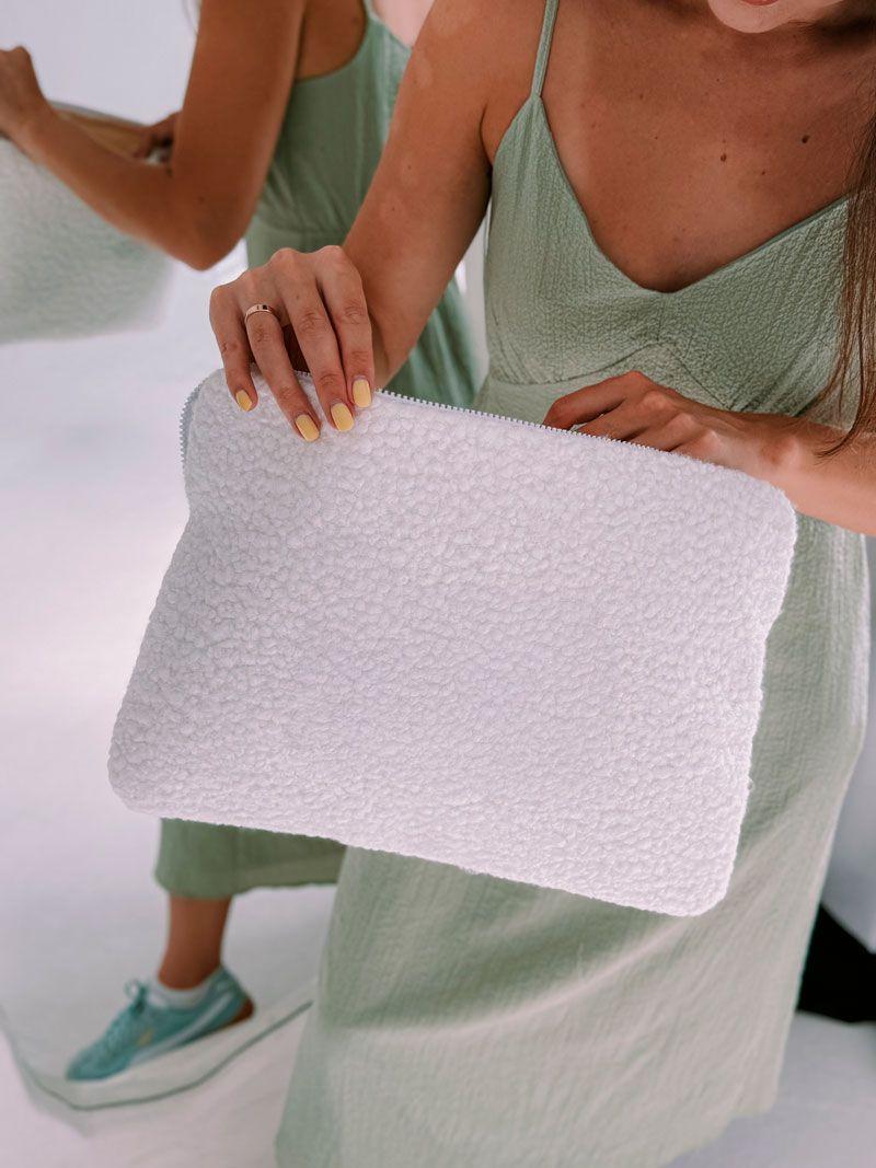 Білий чохол для ноутбука з шерпи з підкладкою – м’який захисний футляр на блискавці  без друку розмір: 38см х 27см