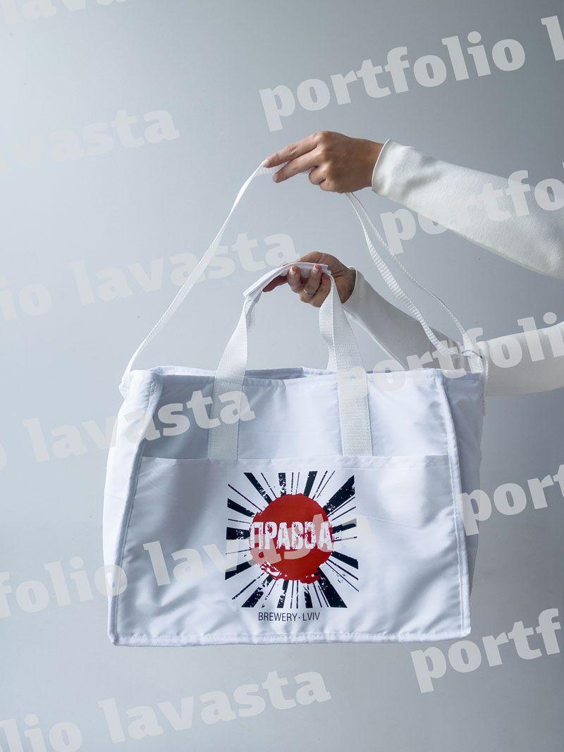 Біла термосумка-ланчбокс із плащівки з ручками - містка ізотермічна сумка-холодильник для їжі та напоїв без друку, розмір: 40см х 30см х 20см