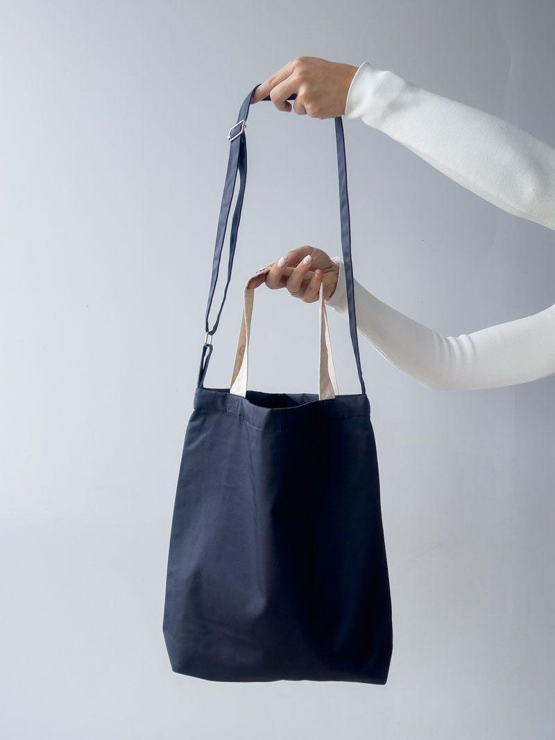 Темно-синя екосумка з довгим регульованим ремінцем і контрастною кишенею - універсальний шопер із бавовни без друку, розмір: 35см х 38см х 7 см