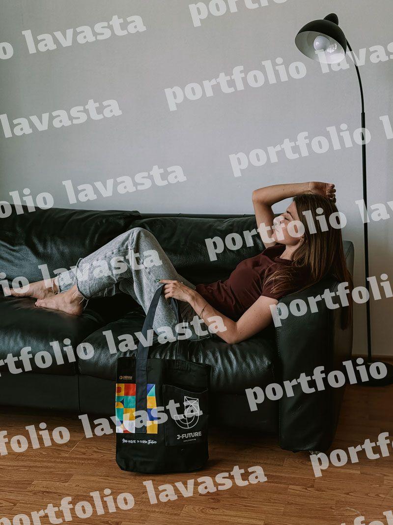 Чорна шопер-сумка з саржі з зовнішньою кишенею - стильна та міцна екосумка для міста і покупок без друку, розмір: 35см х 40см х 7см