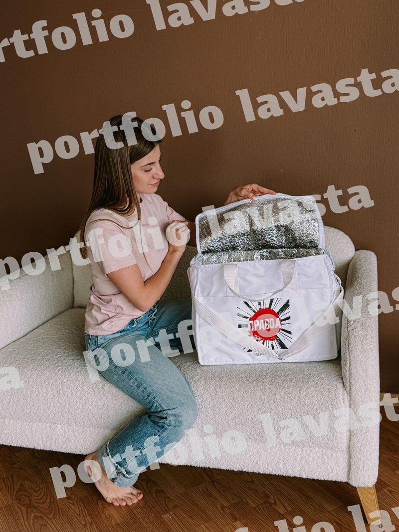 Біла термосумка-ланчбокс із плащівки з ручками - містка ізотермічна сумка-холодильник для їжі та напоїв без друку, розмір: 40см х 30см х 20см