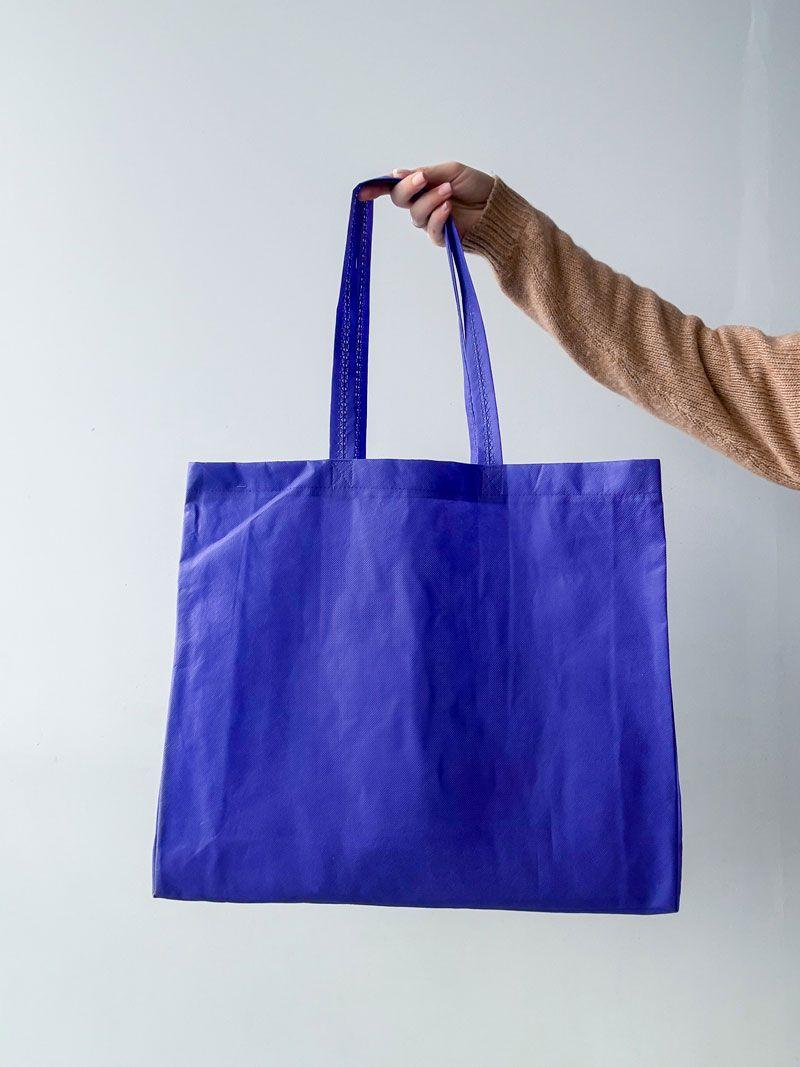 Сумка-шопер зі спанбонду фіолетового кольору - легка багаторазова еко-сумка для покупок, без друку, розмір: 46cм х 40см х 10см