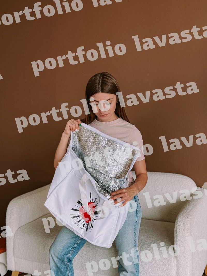 Біла термосумка-ланчбокс із плащівки з ручками - містка ізотермічна сумка-холодильник для їжі та напоїв без друку, розмір: 40см х 30см х 20см