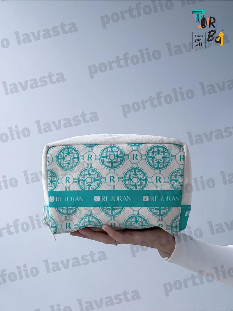 Плотная вместительная косметичка на молнии с цветными акцентными вставками, без печати, размер: 23см х 15см х 12см