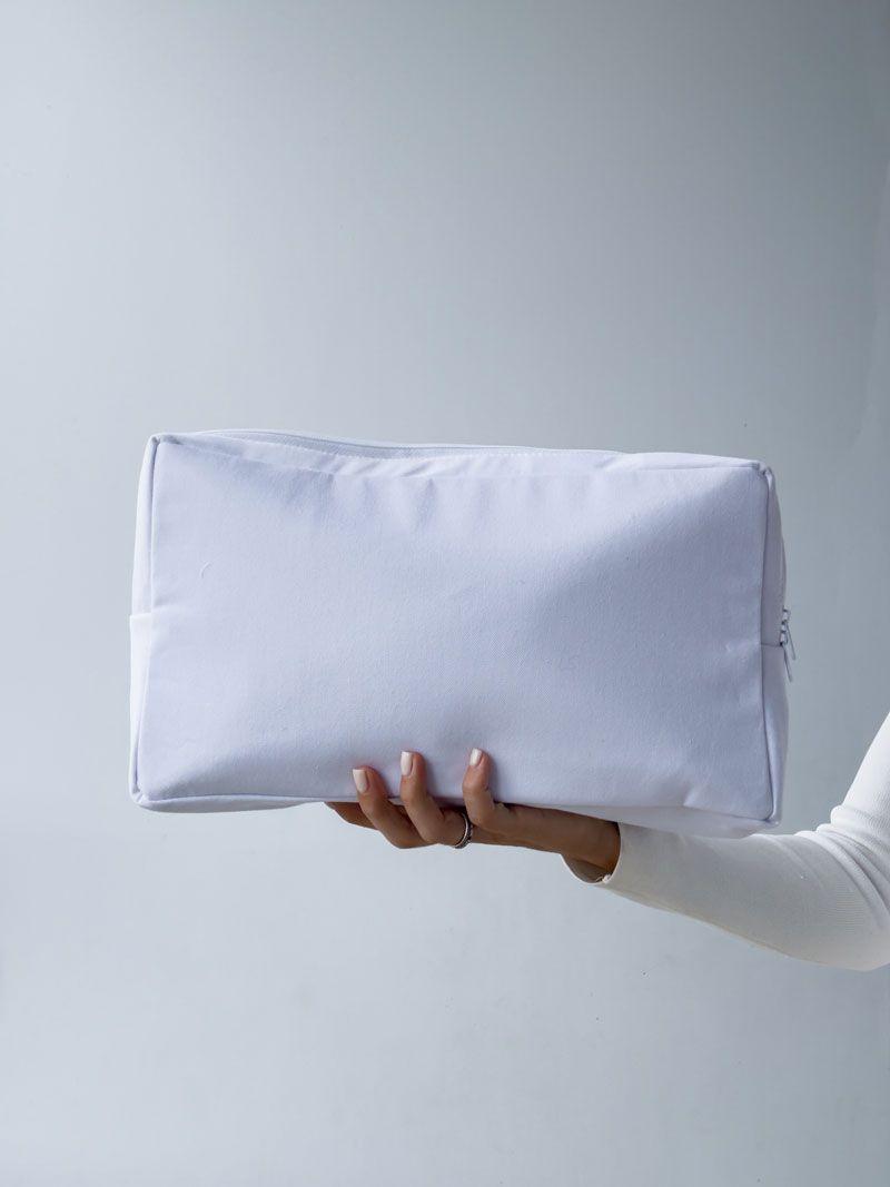 Біла косметичка з саржі на блискавці – місткий тканинний органайзер для косметики та аксесуарів без друку розмір: 35,6 см × 21,1 см × 6,9 см