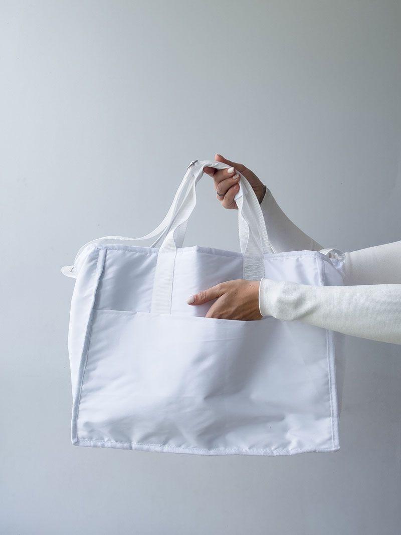 Біла термосумка-ланчбокс із плащівки з ручками - містка ізотермічна сумка-холодильник для їжі та напоїв без друку, розмір: 40см х 30см х 20см