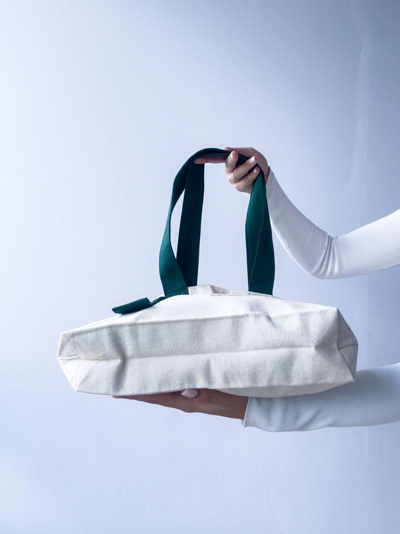 Сумка-шопер із саржі з зеленими ручками та зовнішньою кишенею – міцна еко-сумка для покупок і щоденного використання без друку, розмір: 35см х 38см х 7см