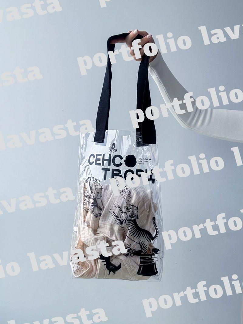 Прозрачная сумка-шопер из ПВХ плёнки с чёрными ручками - стильная водонепроницаемая экосумка для покупок и мероприятий без печати размер: 30см × 40см × 7см