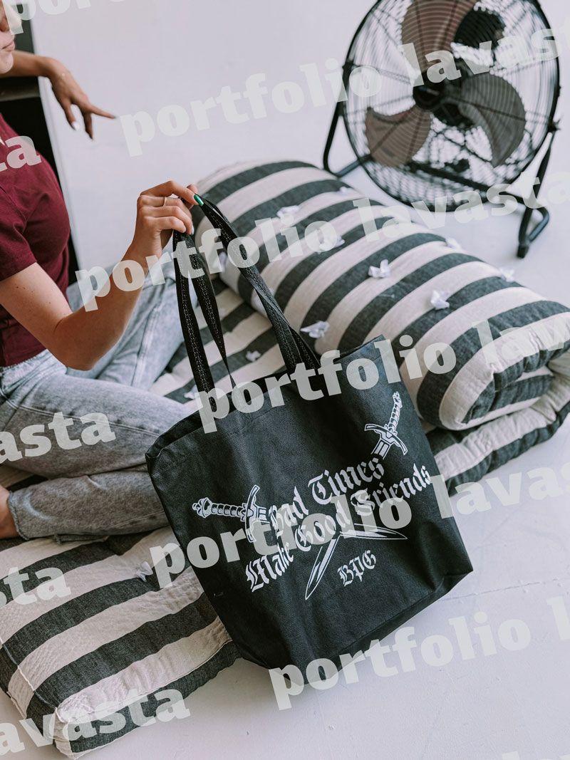 Чёрная сумка-шоппер из спанбонда – лёгкая экосумка для покупок и промо-акций без печати размер: 50/47см × 37см × 15см