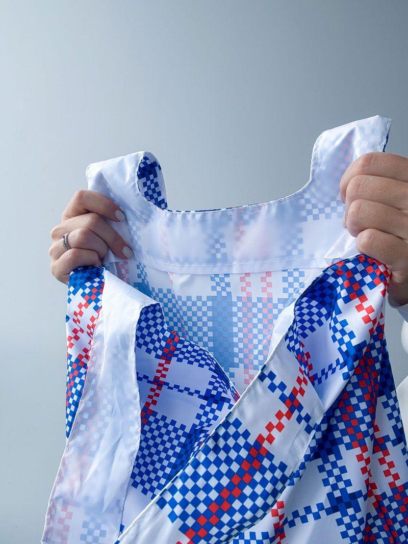 Сумка-пакет із плащівки в клітинку з широкою ручкою - легка складна еко-сумка для покупок, прогулянок та щоденного використання без друку розмір: 45см × 71см