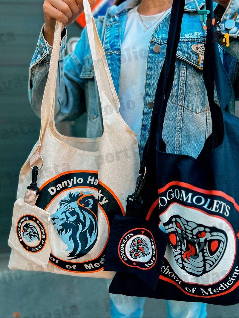 Сумка шопер с цельнокройными ручками в цветах в ассортименте с карманом на карабине для компактной сборки Чоний