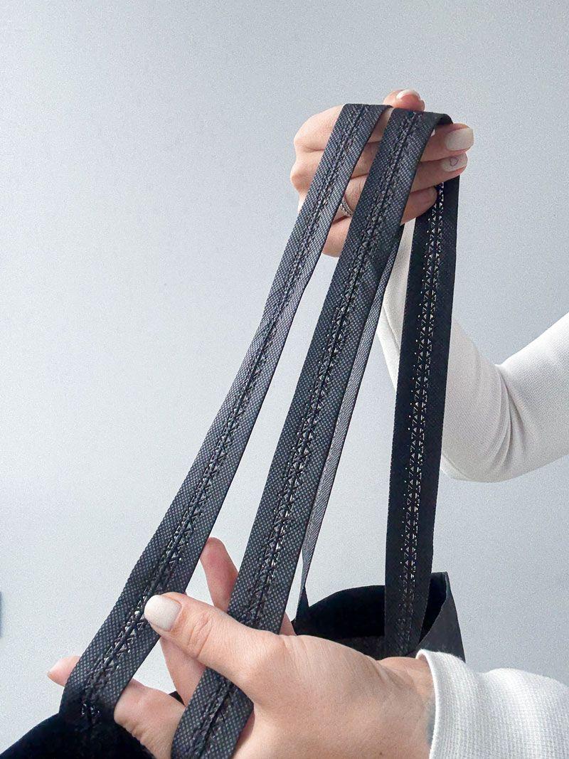 Чёрная сумка-шоппер из спанбонда – лёгкая экосумка для покупок и промо-акций без печати размер: 50/47см × 37см × 15см