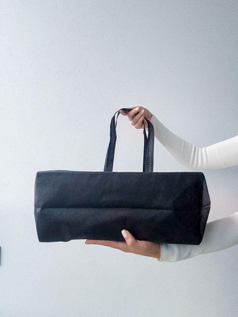 Чёрная сумка-шоппер из спанбонда – лёгкая экосумка для покупок и промо-акций без печати размер: 50/47см × 37см × 15см