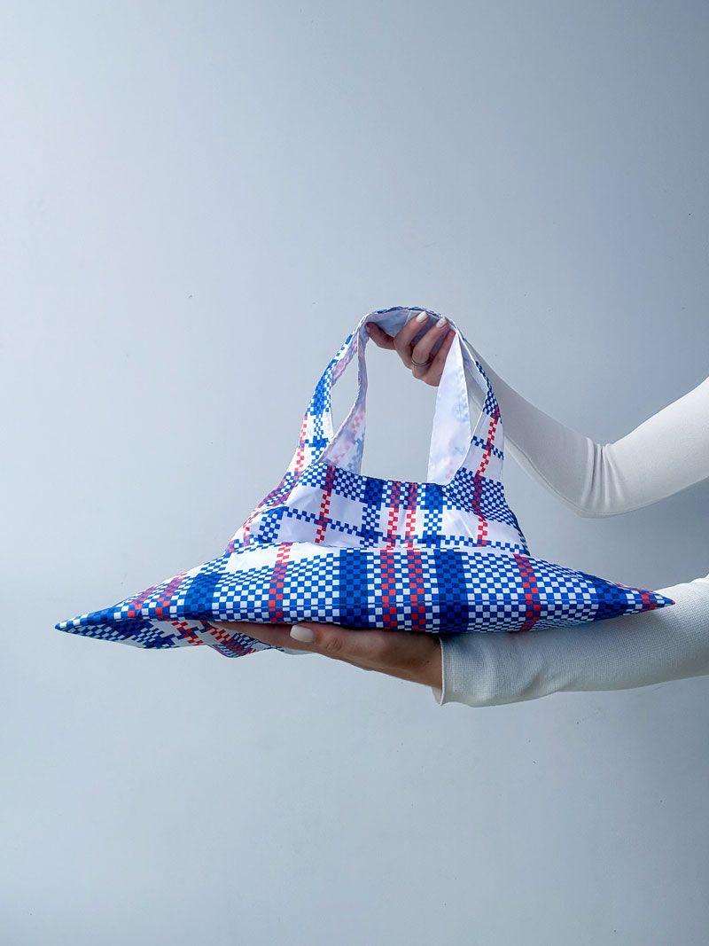 Сумка-пакет із плащівки в клітинку з широкою ручкою - легка складна еко-сумка для покупок, прогулянок та щоденного використання без друку розмір: 45см × 71см