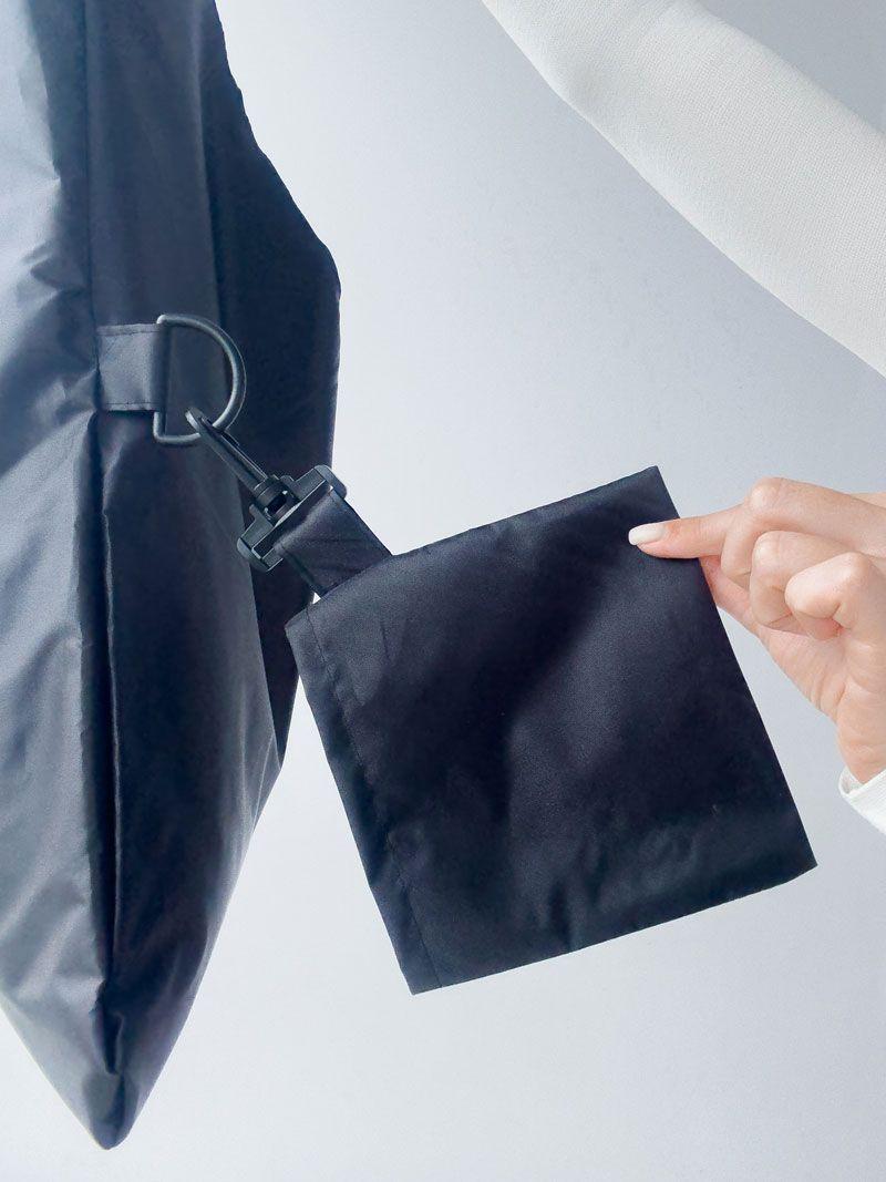 Чёрная сумка-пакет из плащевки с боковым карманом - лёгкая складная экосумка для покупок и повседневного использования без печати размер: 55см × 70см