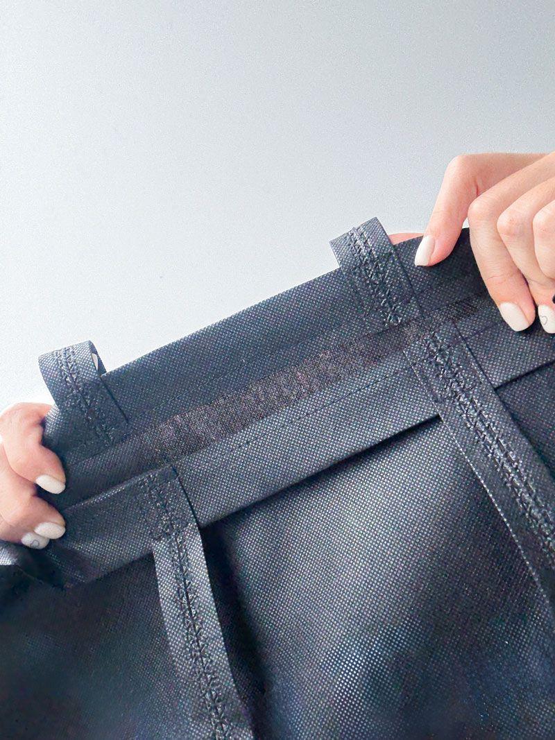 Чёрная сумка-шоппер из спанбонда – лёгкая экосумка для покупок и промо-акций без печати размер: 50/47см × 37см × 15см