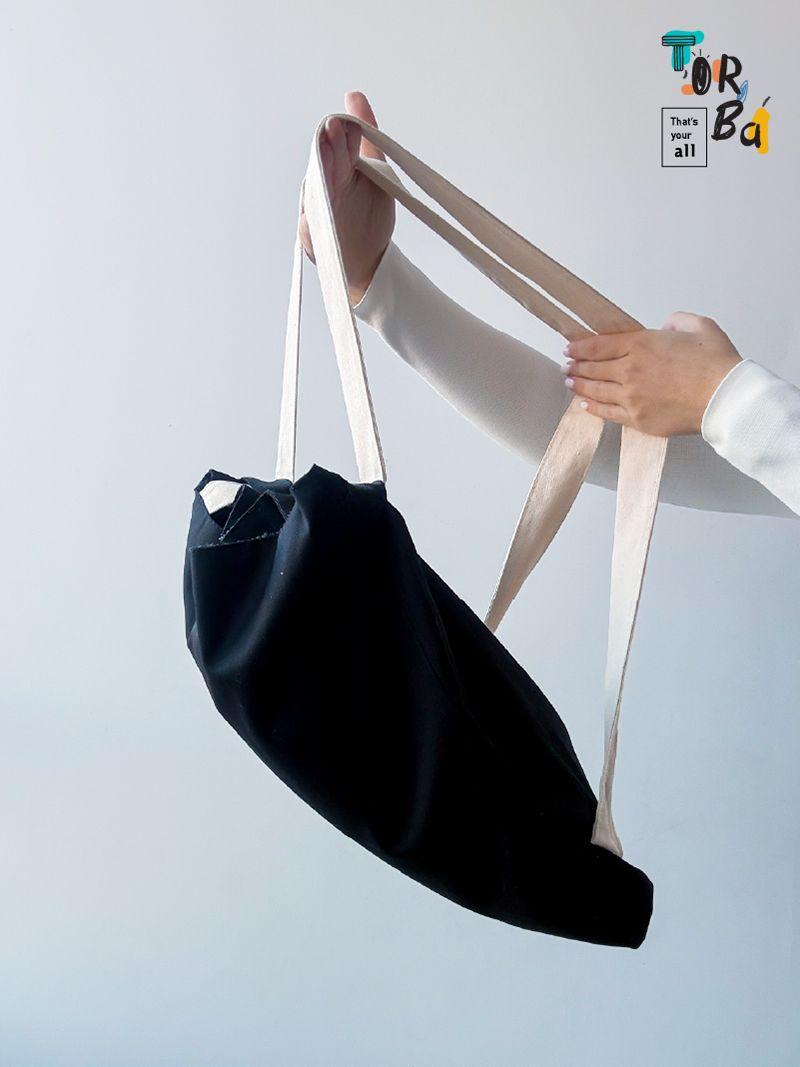 Зручний чорний рюкзачок з канвасу зі світлими лямками, без друку, розмір: 45см х 45см х 12см