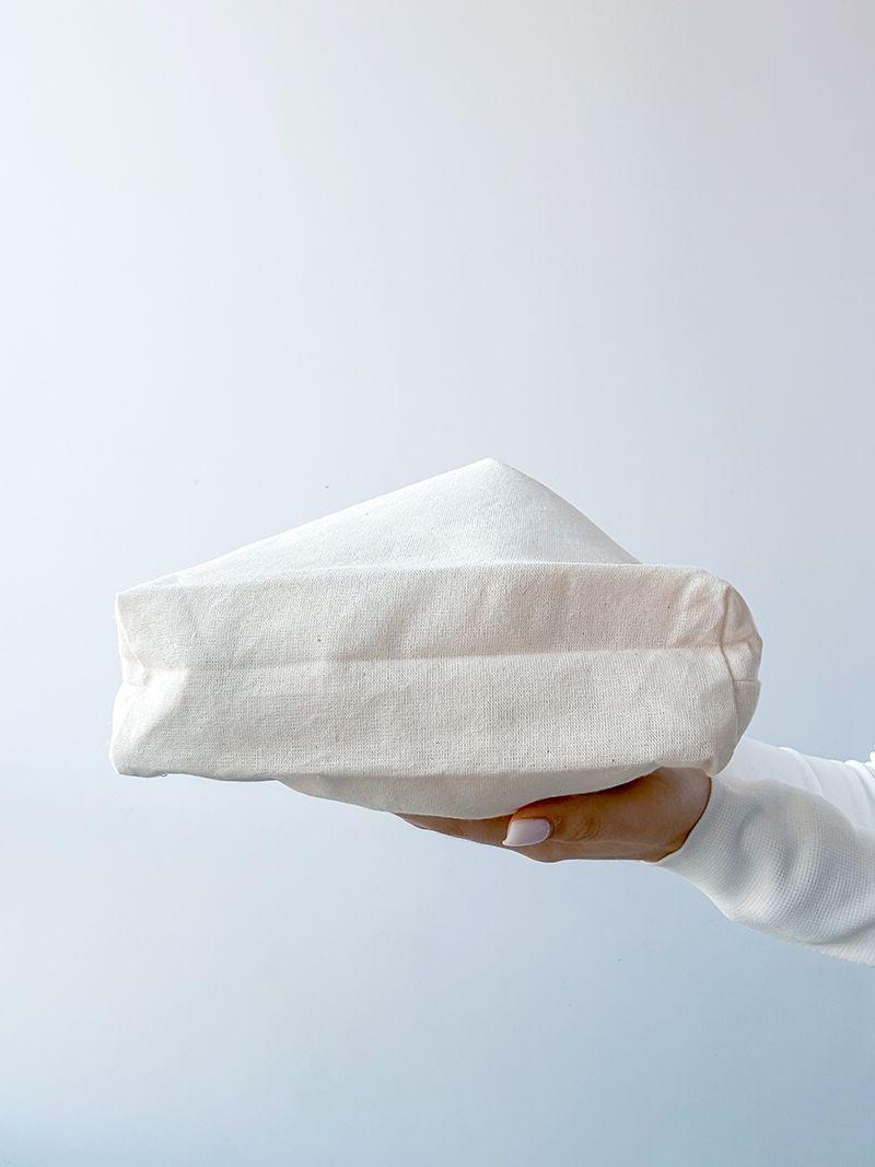 Бежева сумка з натуральної саржі з ручками різної довжини — одна ручка протягується в іншу, утворюючи зручний мішечок для покупок, без друку, розмір: 30см х 30см х 7см