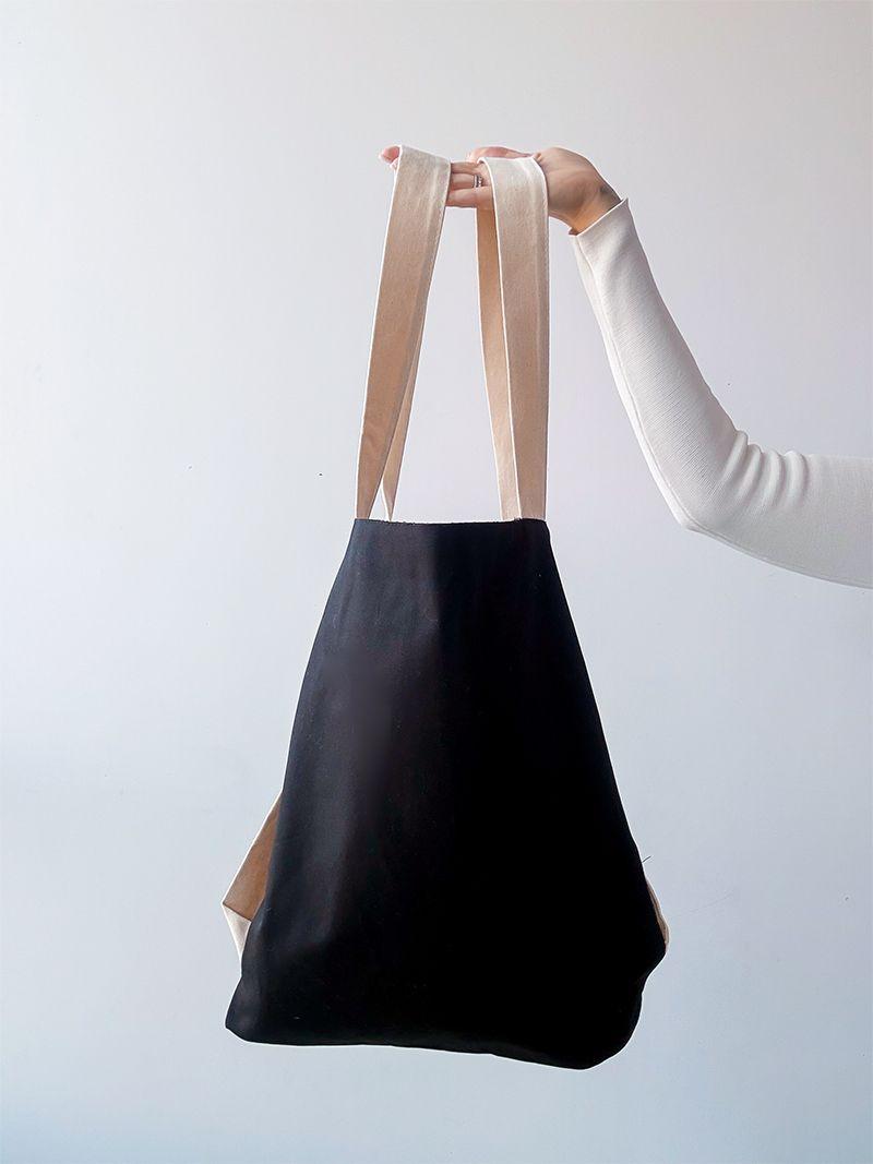 Зручний чорний рюкзачок з канвасу зі світлими лямками, без друку, розмір: 45см х 45см х 12см