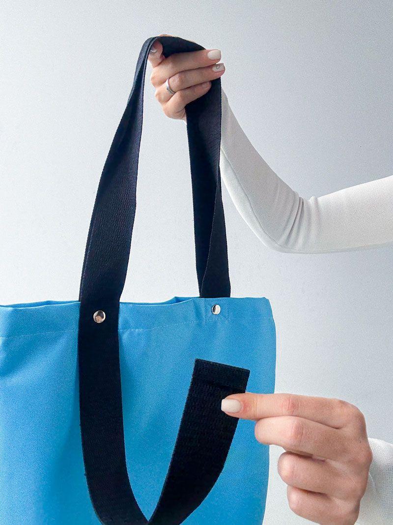Блакитний шопер із водовідштовхувальної плащівки з чорними ручками та кнопками - легка й міцна сумка для міста та покупок без друку, розмір: 36см х 42см х 7см