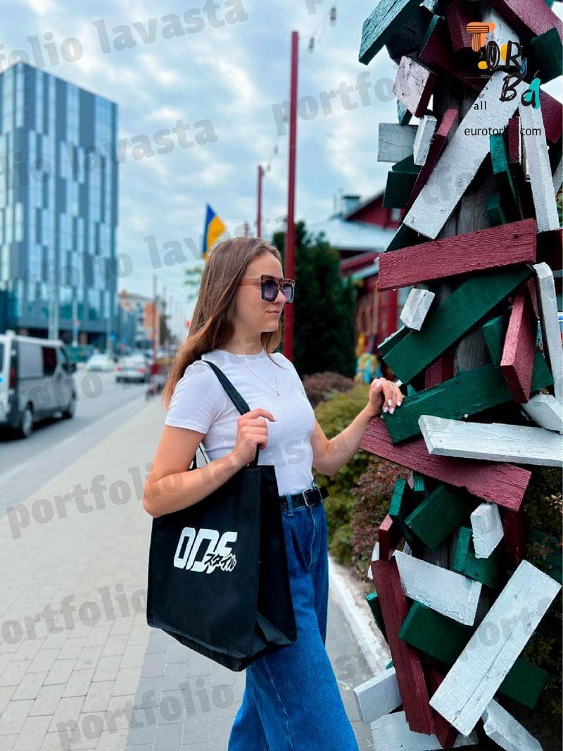 Сумка шопер із чорного спанбонду об`ємна без друку