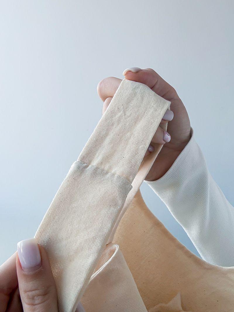 Бежева сумка з натуральної саржі з ручками різної довжини — одна ручка протягується в іншу, утворюючи зручний мішечок для покупок, без друку, розмір: 30см х 30см х 7см