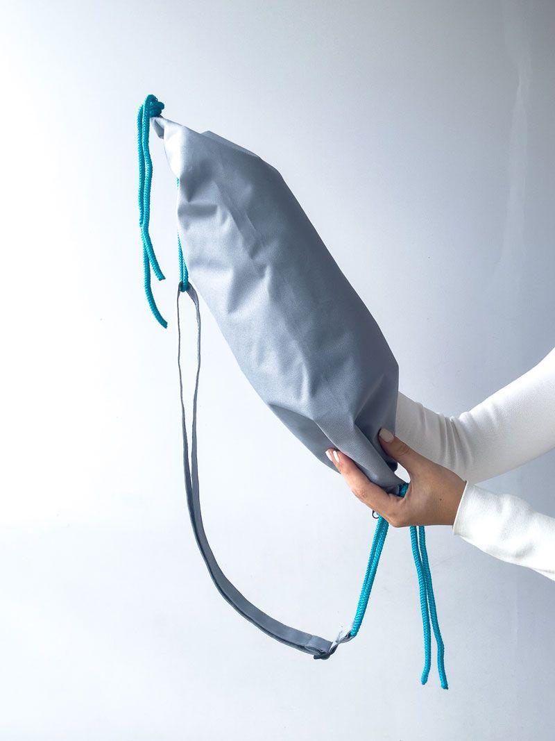 Світло-сіра сумка-кросбоді з плащівки із затяжками та блискавкою - легка водовідштовхувальна сумка на плече без друку, розмір: 50см х 25см