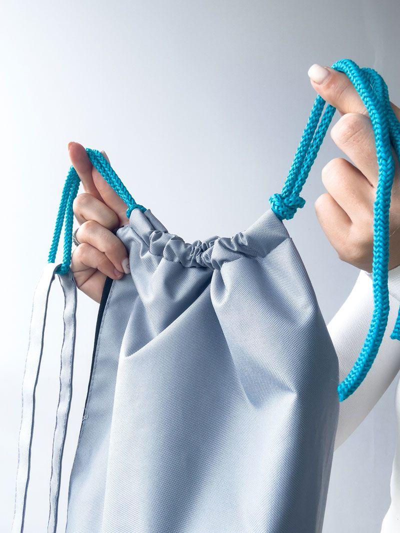 Світло-сіра сумка-кросбоді з плащівки із затяжками та блискавкою - легка водовідштовхувальна сумка на плече без друку, розмір: 50см х 25см