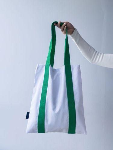 Біла еко-сумка з саржі з довгими зеленими ручками – міцний шопер для покупок і щоденного використання без друку, розмір: 38см х 42см