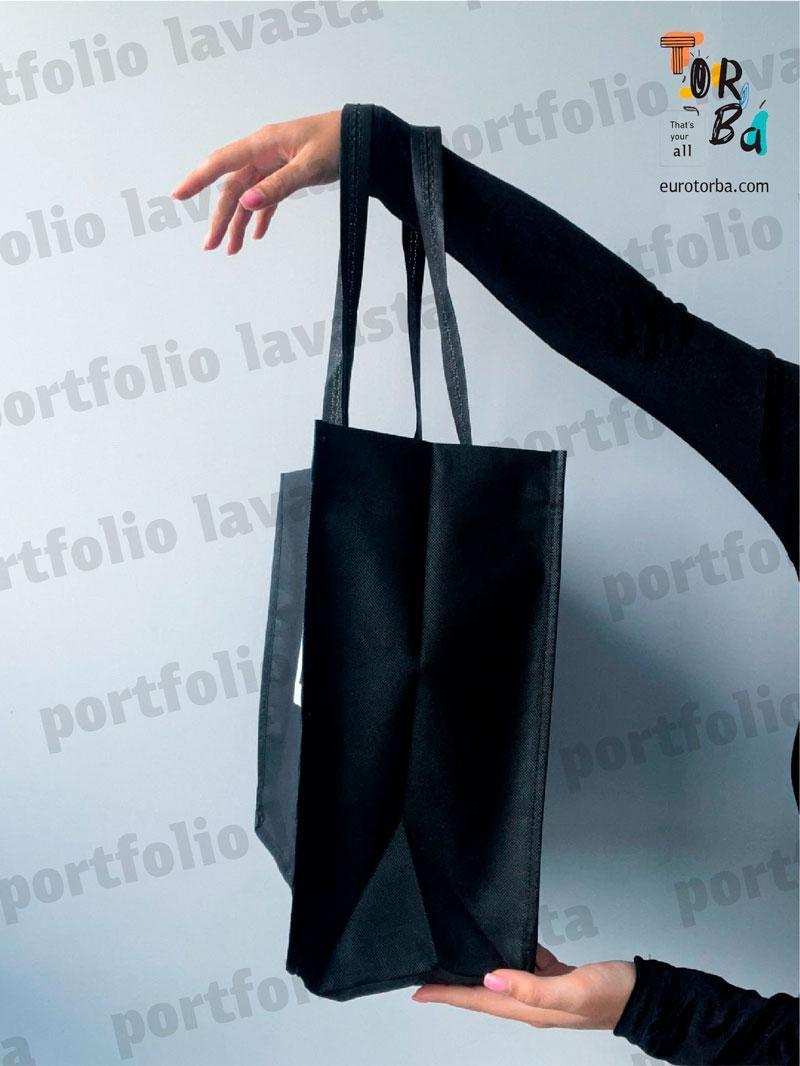Сумка шопер із чорного спанбонду об`ємна без друку